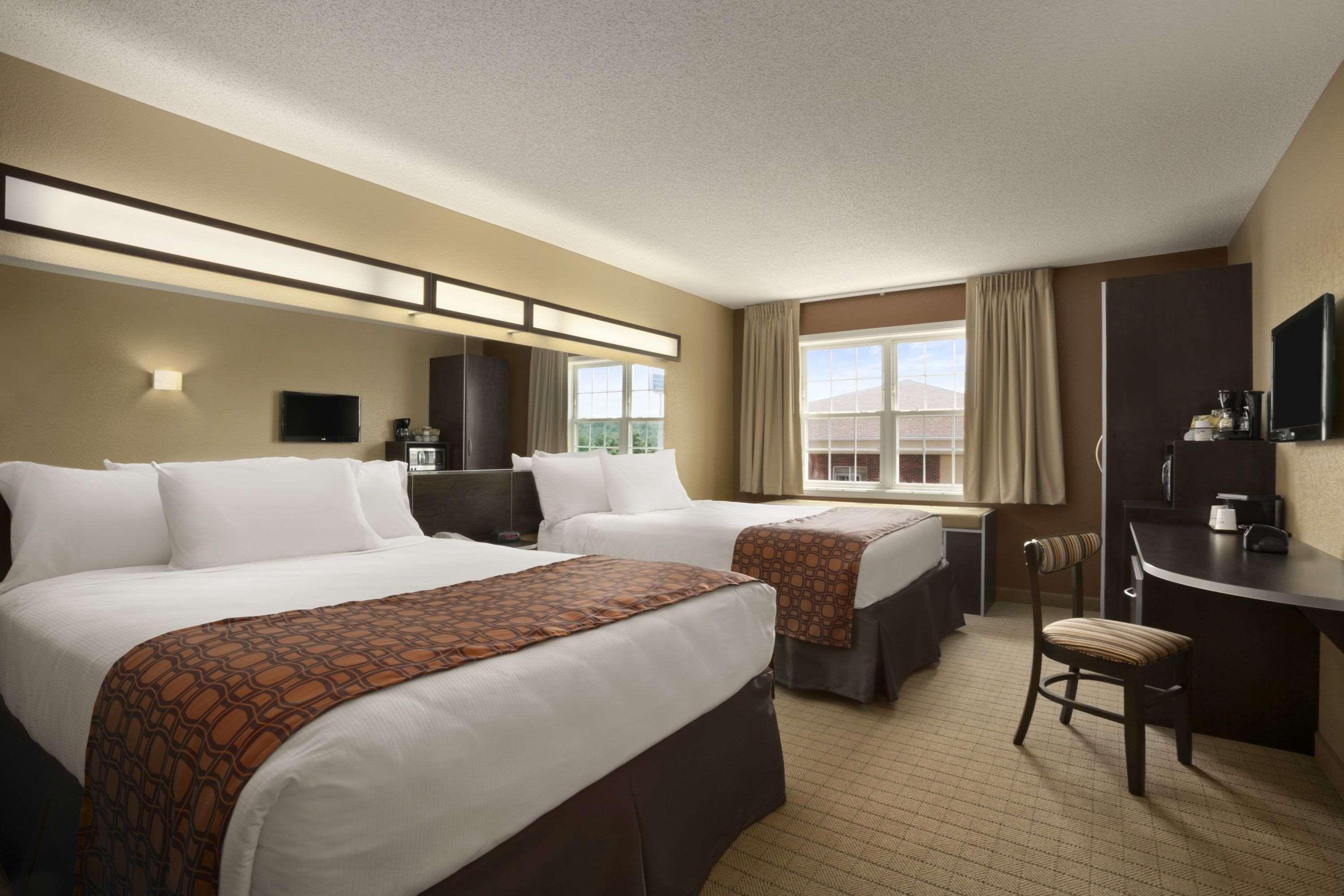 Microtel Inn & Suites By Wyndham Mineral Wells/Parkersburg מראה חיצוני תמונה