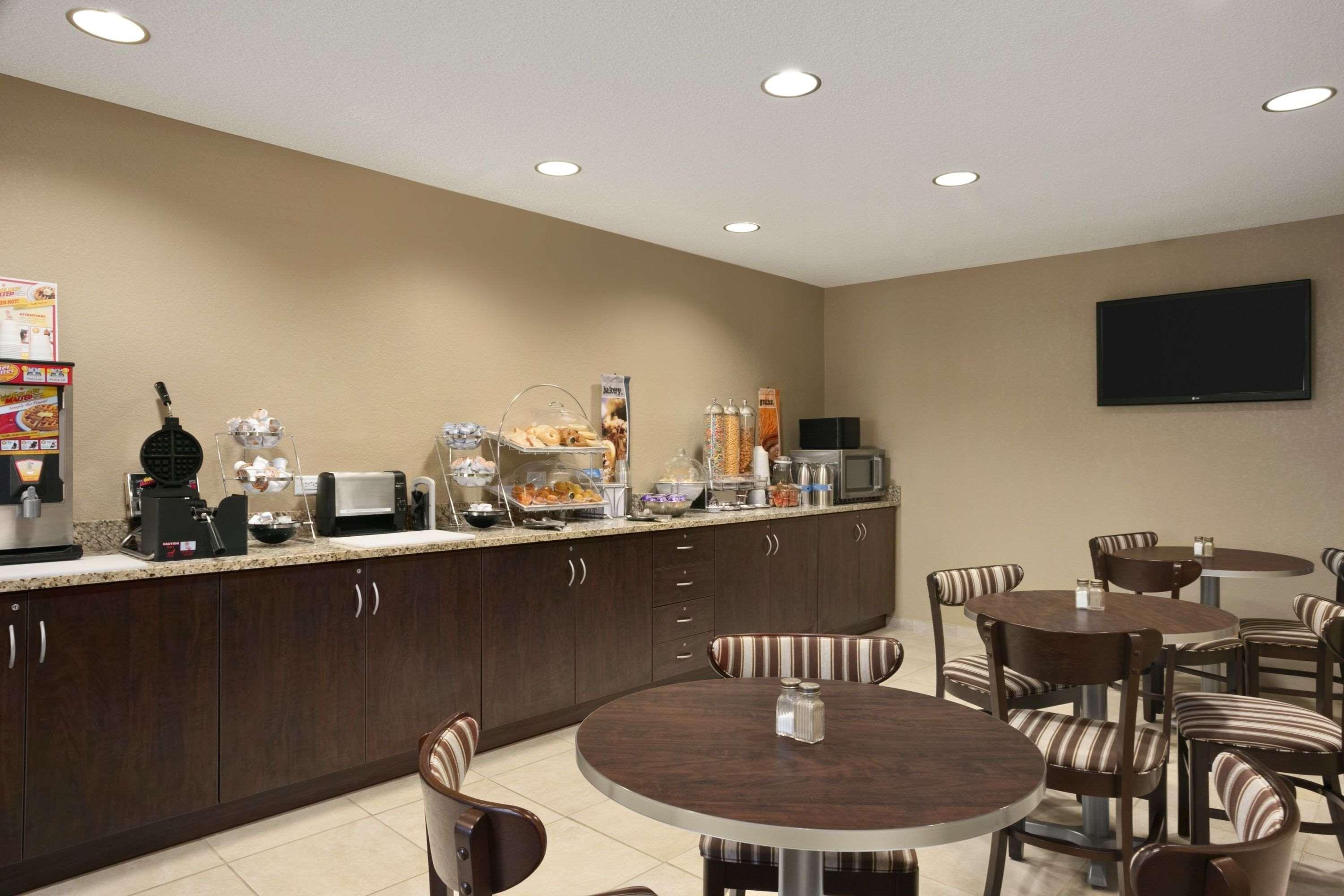 Microtel Inn & Suites By Wyndham Mineral Wells/Parkersburg מראה חיצוני תמונה