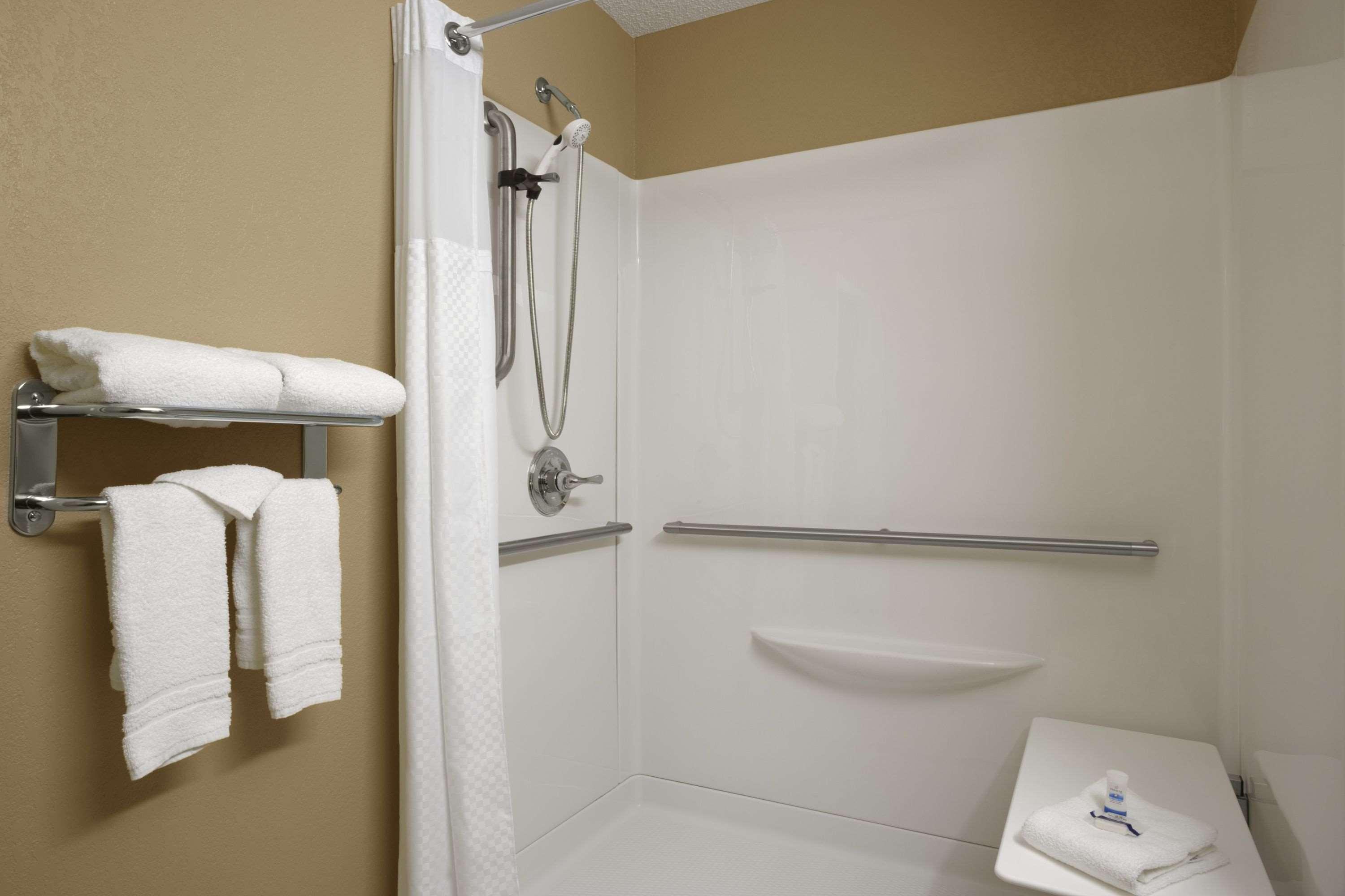 Microtel Inn & Suites By Wyndham Mineral Wells/Parkersburg מראה חיצוני תמונה