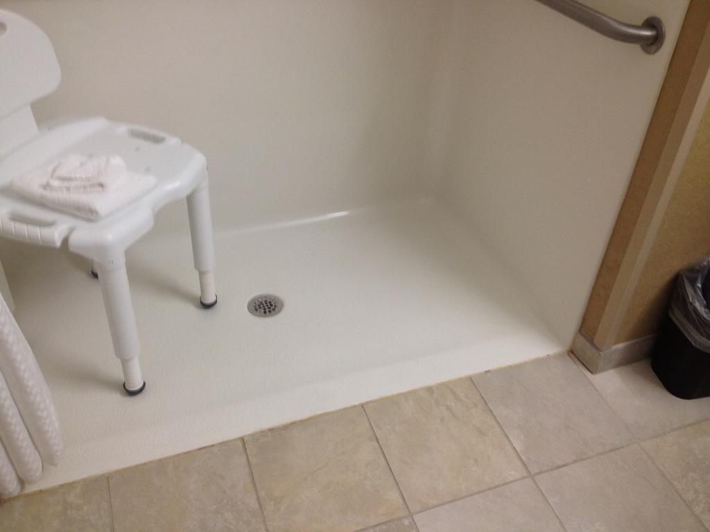 Microtel Inn & Suites By Wyndham Mineral Wells/Parkersburg מראה חיצוני תמונה