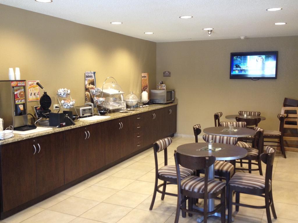 Microtel Inn & Suites By Wyndham Mineral Wells/Parkersburg מראה חיצוני תמונה