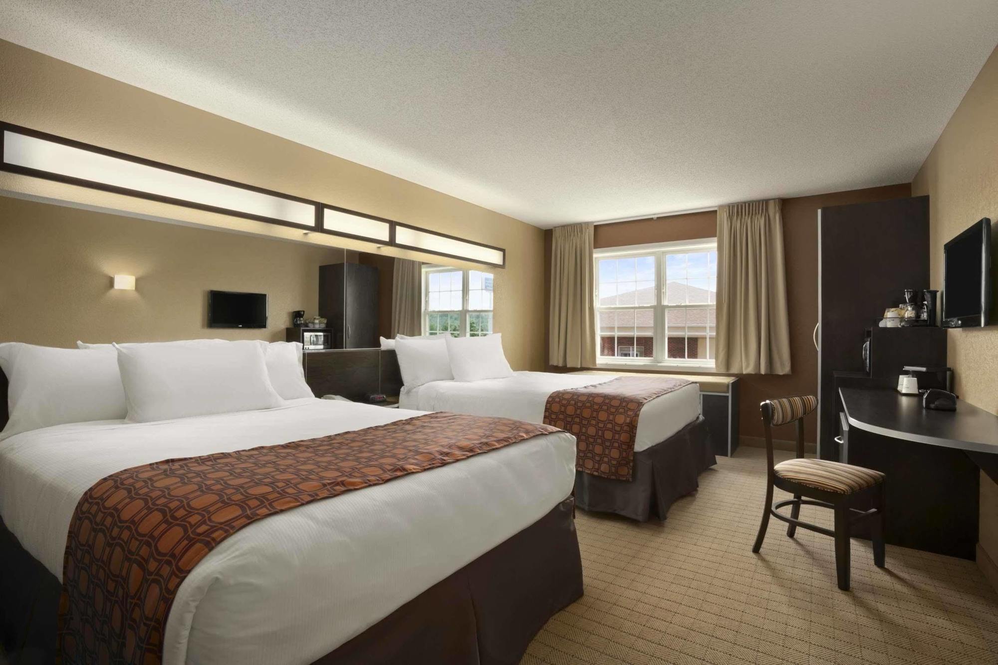 Microtel Inn & Suites By Wyndham Mineral Wells/Parkersburg מראה חיצוני תמונה