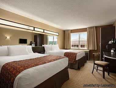 Microtel Inn & Suites By Wyndham Mineral Wells/Parkersburg מראה חיצוני תמונה